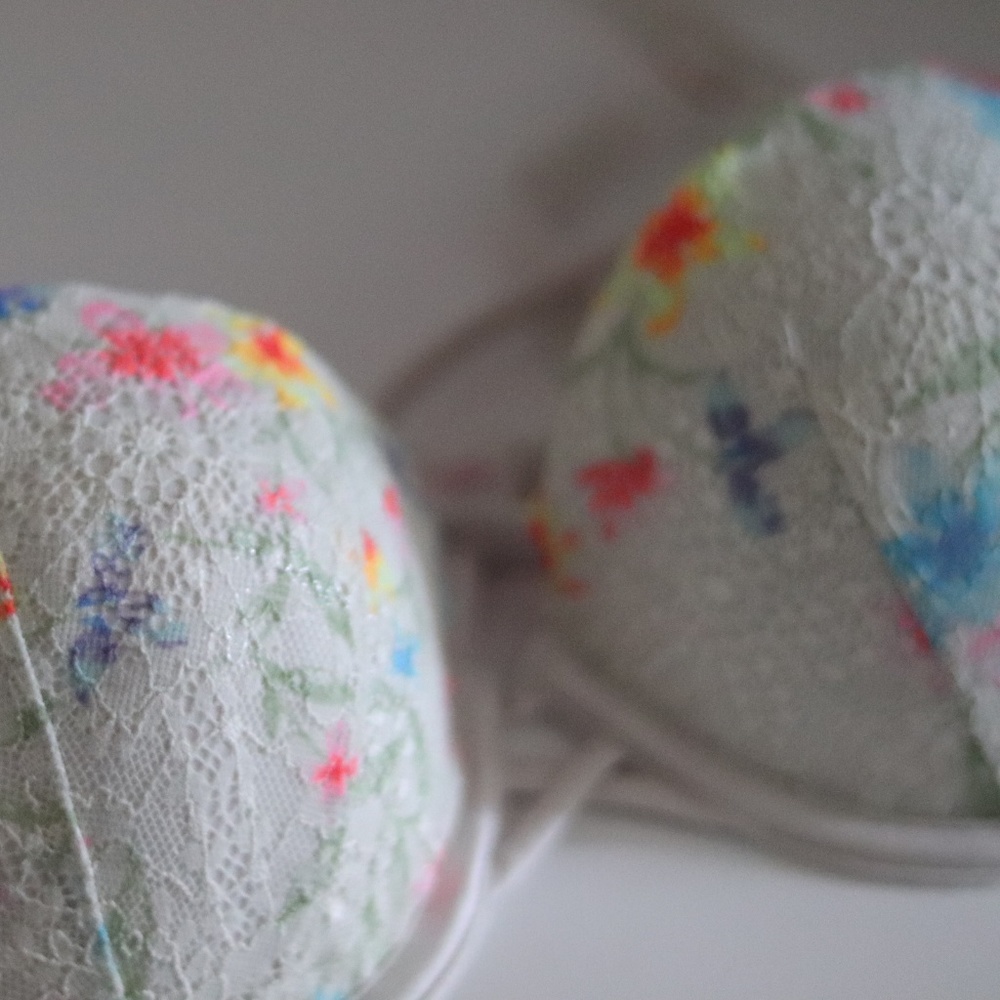 Victoria's Secret Pink Floral Criss-Cross 36C Bra